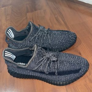 Yeezy boost 350 V2 black reflective